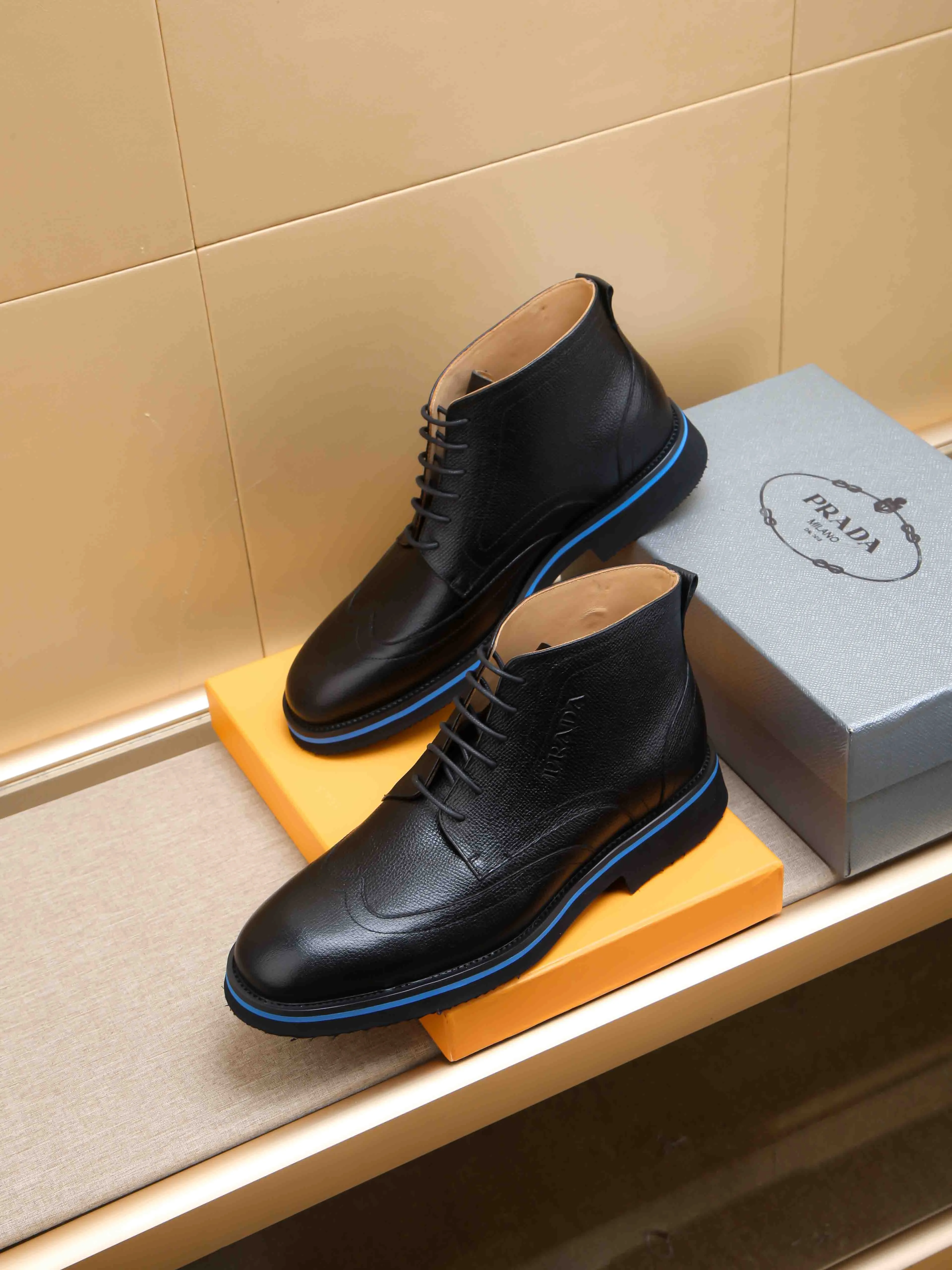 Men's shoes 💰620 💰 PRADA*——◾ Prada~Thick-soled men's shoes, original single-level perfect boutique, brogue style men's formal casual leather shoes, luxurious materials, imported cowhide, with water-dyed cowhide lining, 4.5cm increased PU foam lightweight outsole, perfectly restore the original classic, purchase the original 1:1 accurate replica, welcome all comparisons 🆚, the design is full of modernity, versatile and fashionable urban men! Size: 39-44 (38.45.46.47 customized)